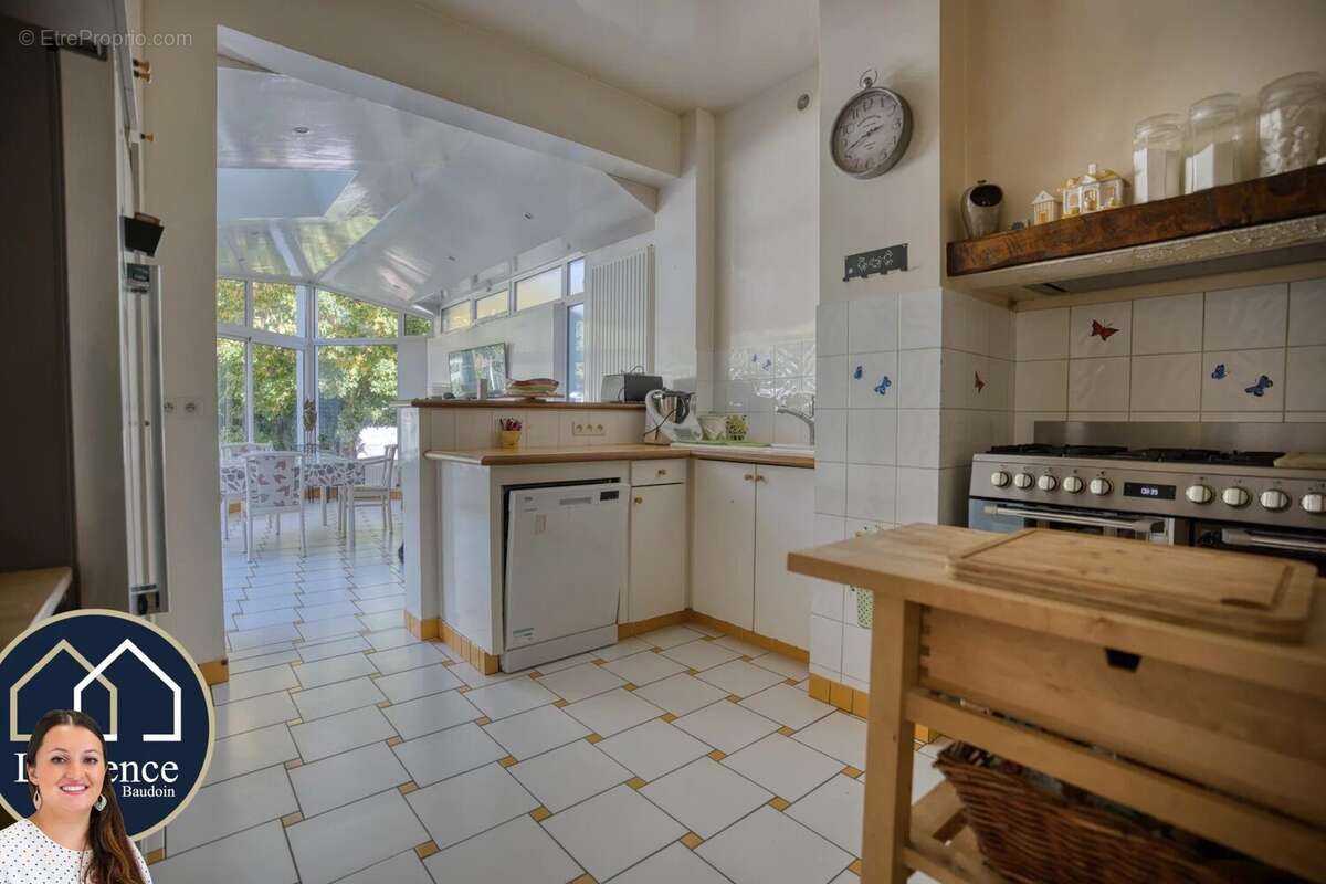 Maison 303 m² à Nogent-Le-Roi  - photo 5