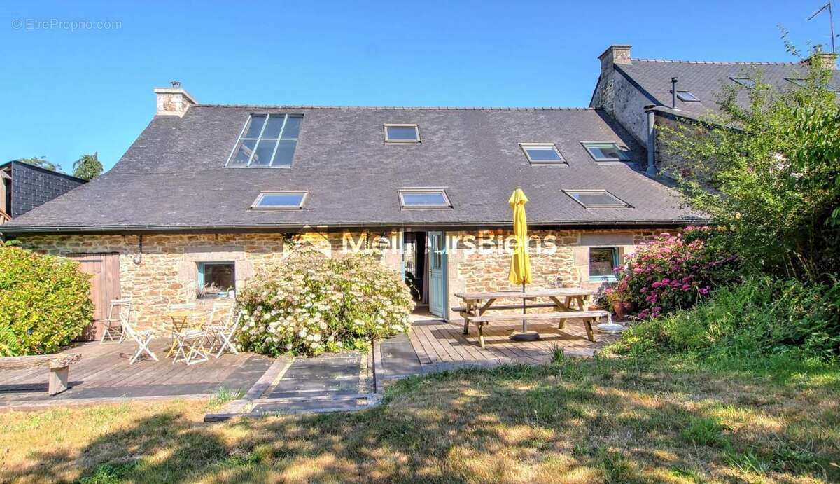 Longère à Arzano 287 m², deux maisons, 7 chambres, grand terrain - photo 23