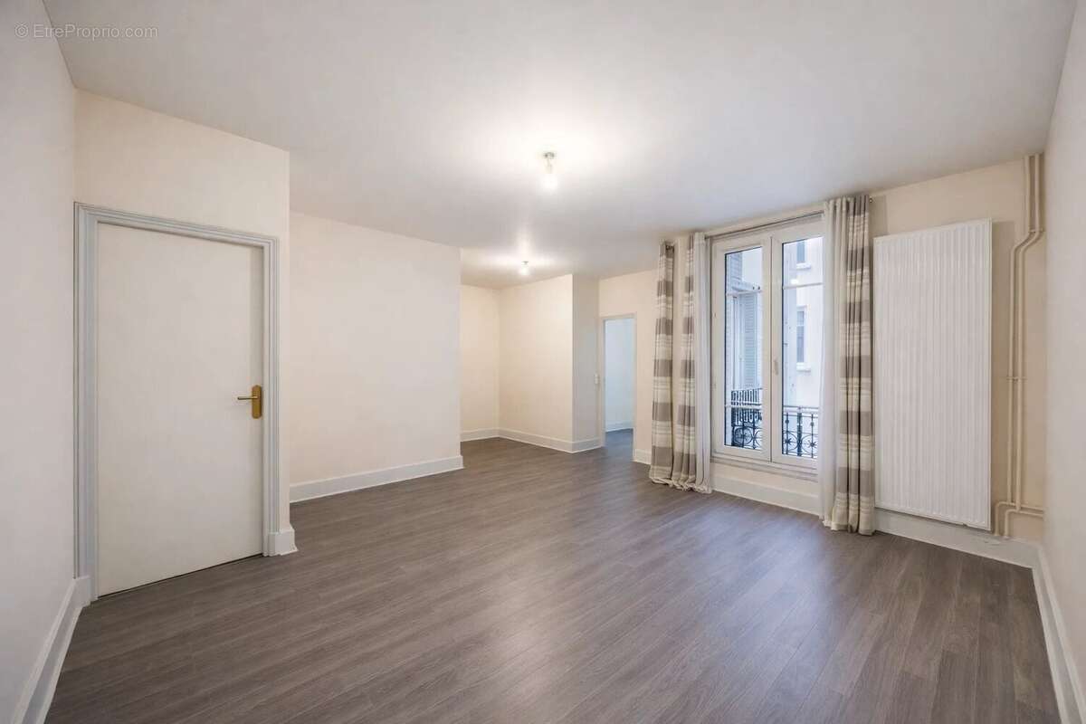 Appartement à PARIS-7E