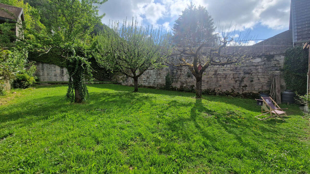 Appartement à SALINS-LES-BAINS