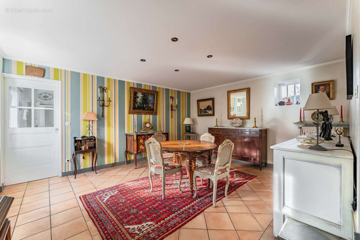 Maison à FRANCHEVILLE
