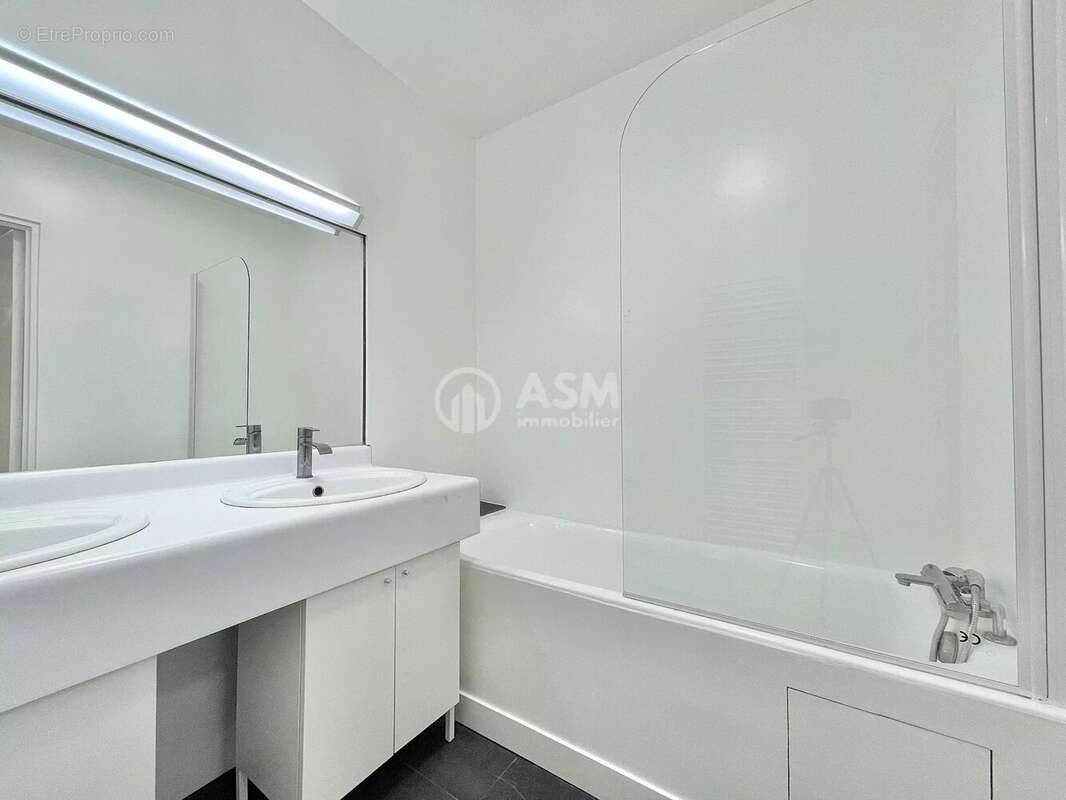 Appartement à COURBEVOIE