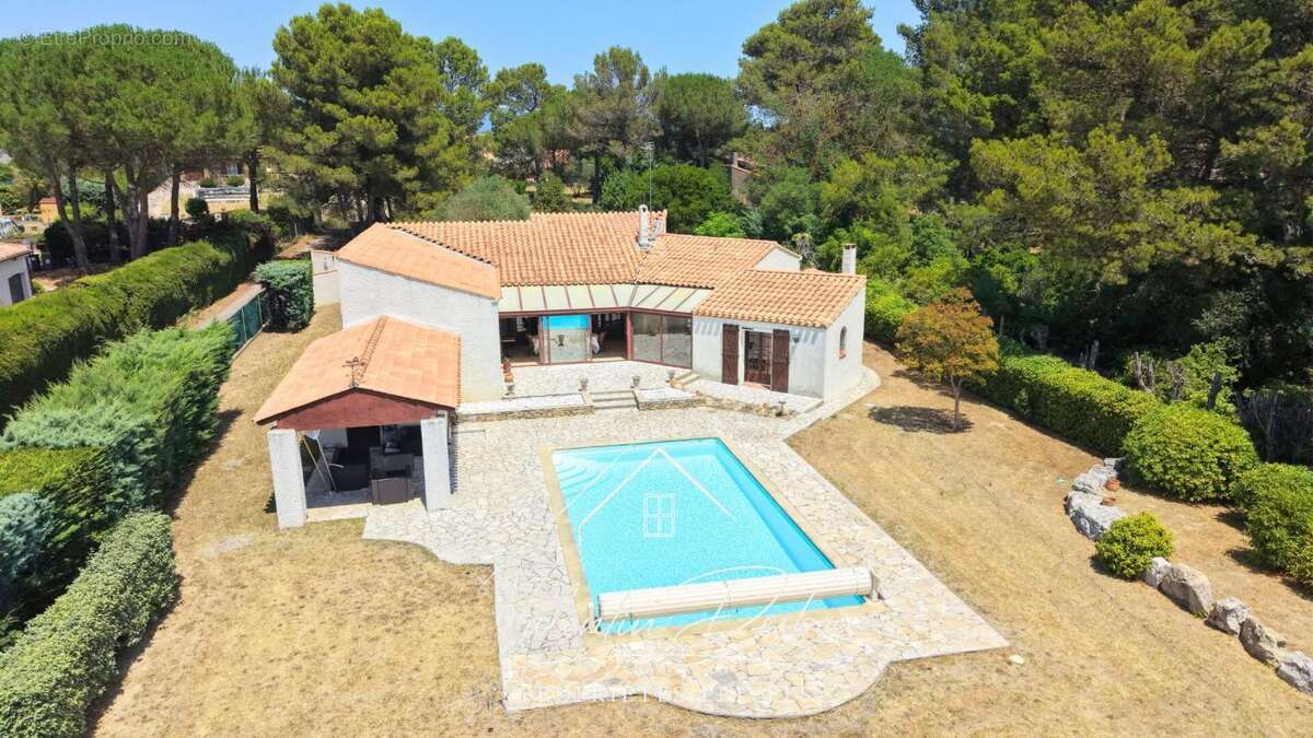 Maison à VILLEMOUSTAUSSOU
