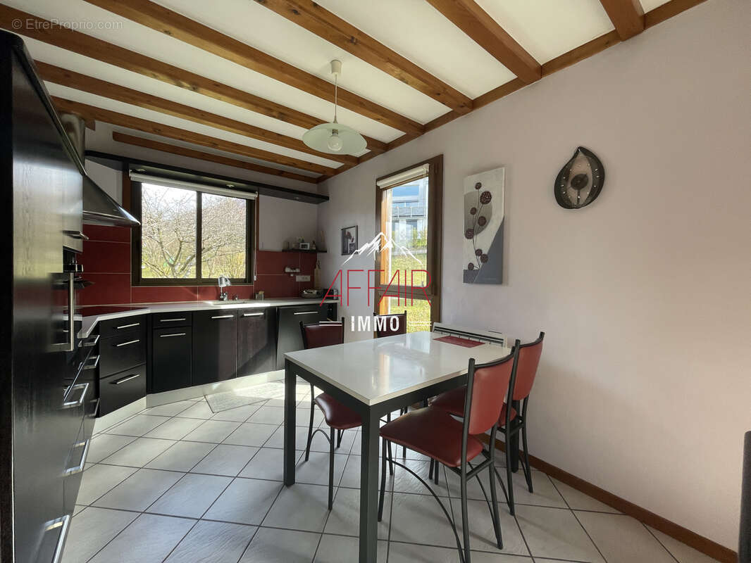 Maison à COLLONGES-SOUS-SALEVE