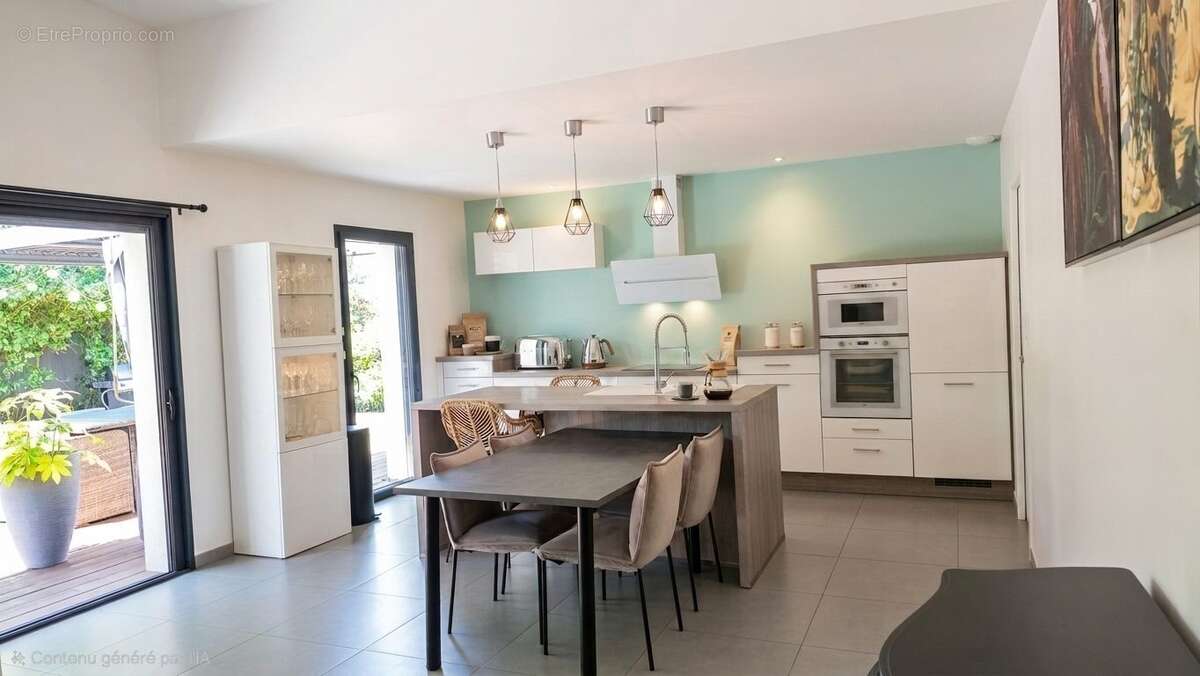 Maison 121 m² à Saint-Etienne-De-Montluc  - photo 2