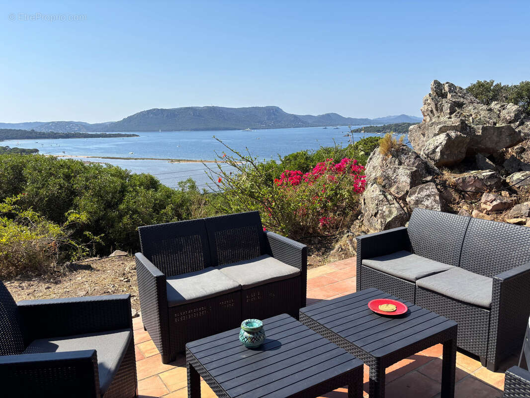 Villa avec vue mer panoramique édifiée sur un terrain de plus de 4150m2 avec piscine. - photo 2