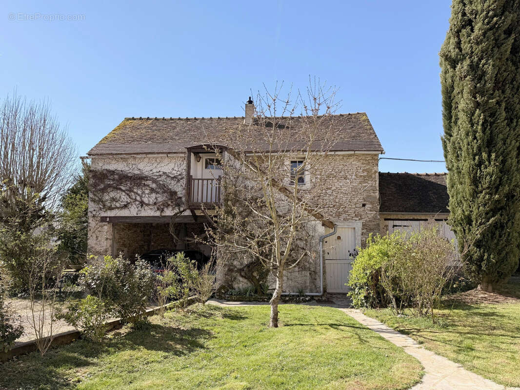 Maison à HOUDAN