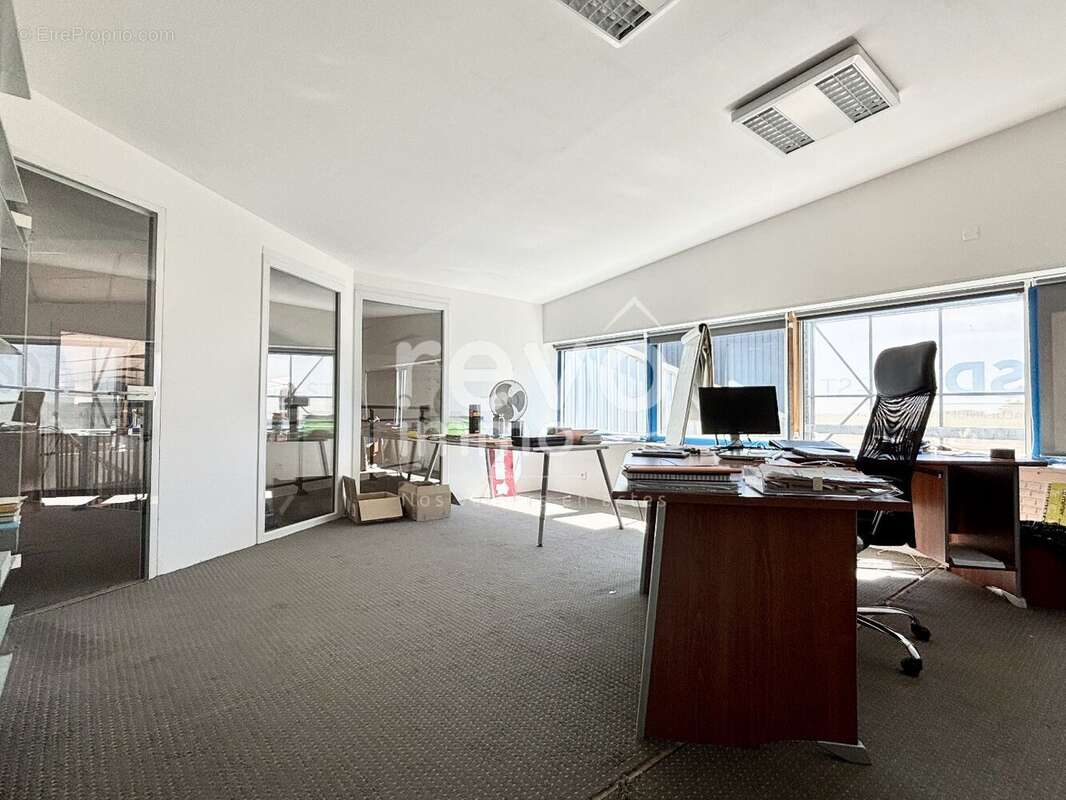 Commerce à FONTENAY-LE-COMTE