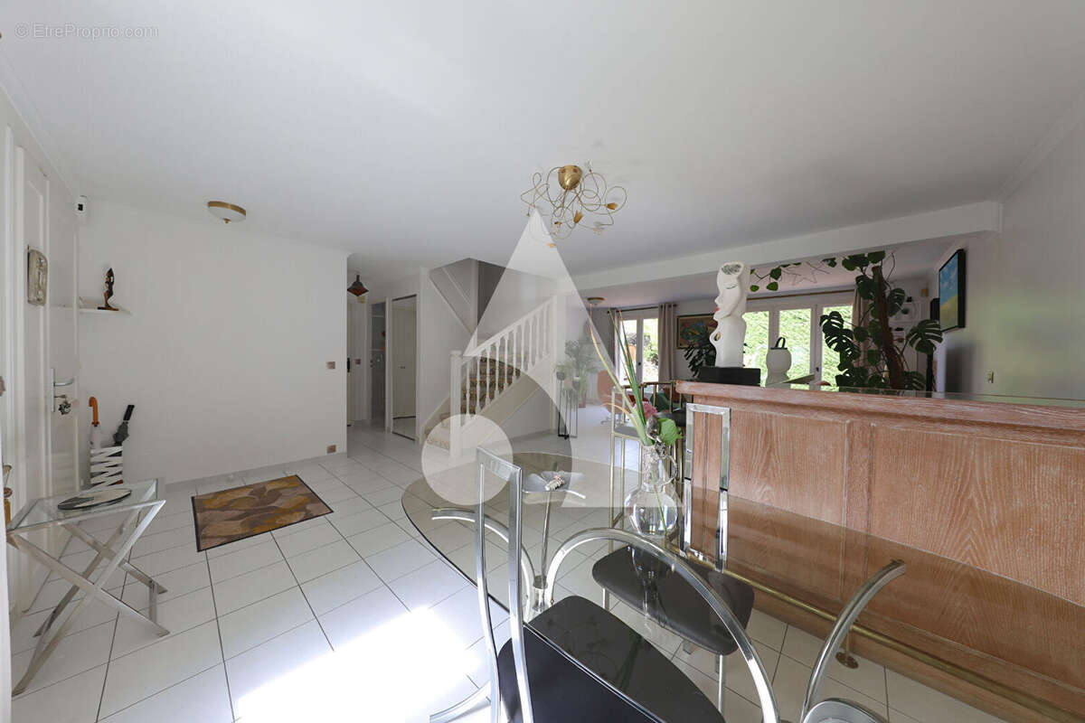 Maison à SOISY-SUR-SEINE