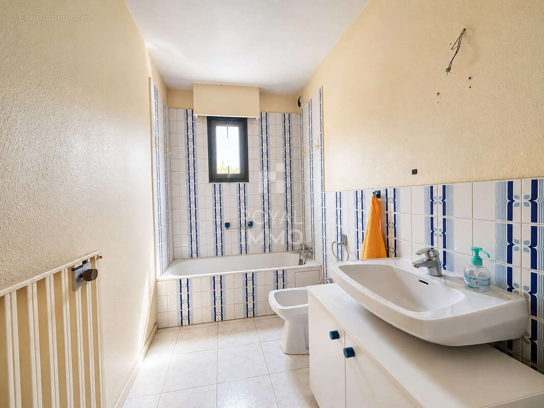 Toulon est t3 + balcon - photo 6