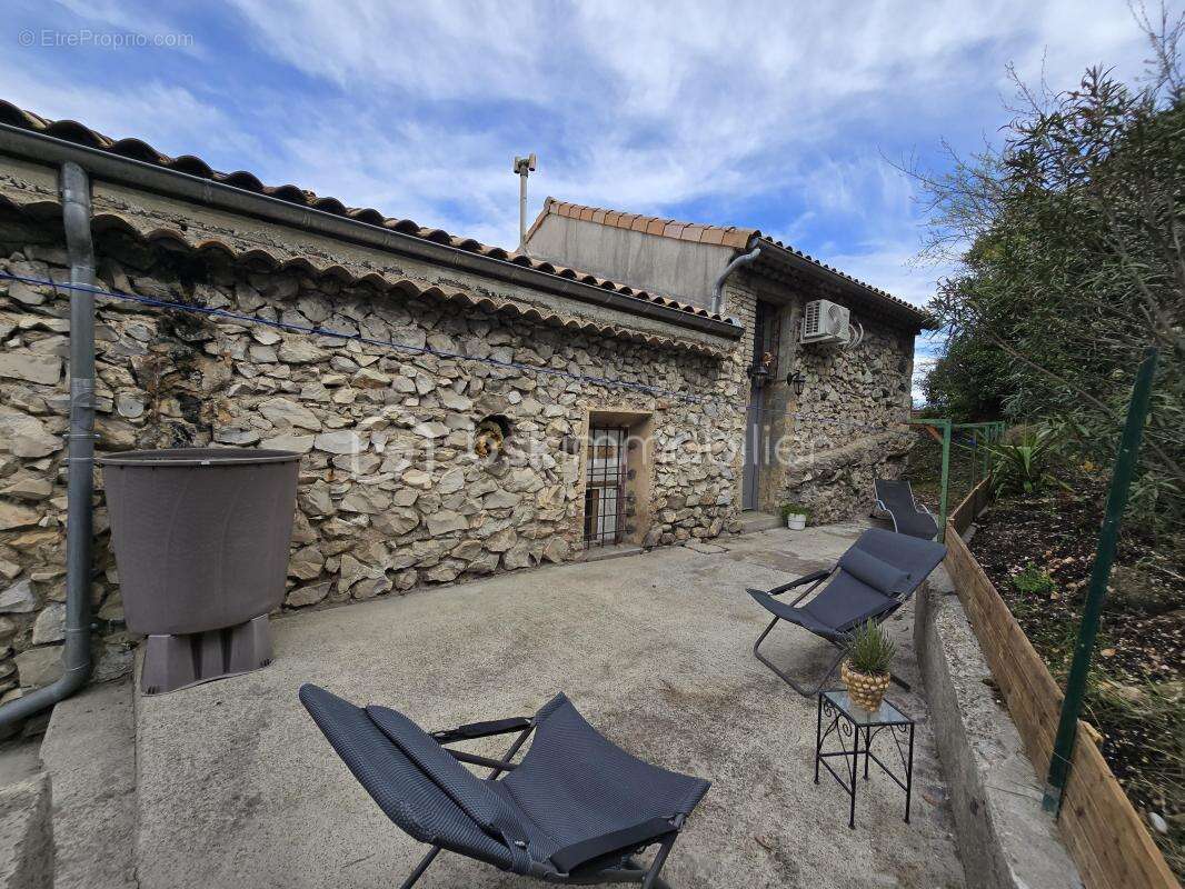 Immeuble en pierre avec ancien restaurant, appartement rénové et terrain de 2900 m² – Fort potentiel – Le Teil - photo 7
