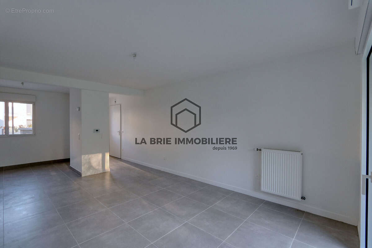 Appartement à RUBELLES