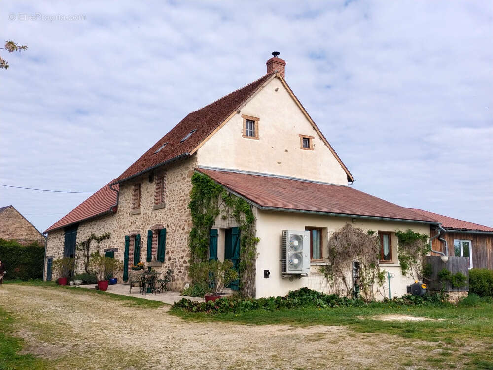 Terrain à AZERABLES