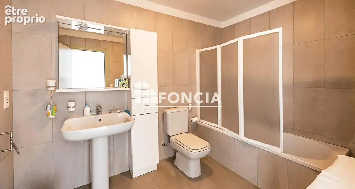 Menton garavan, 4 pieces avec terrasse et jardin vue mer, dans residence au calme avec piscine, vendu avec garage et cave - photo 9