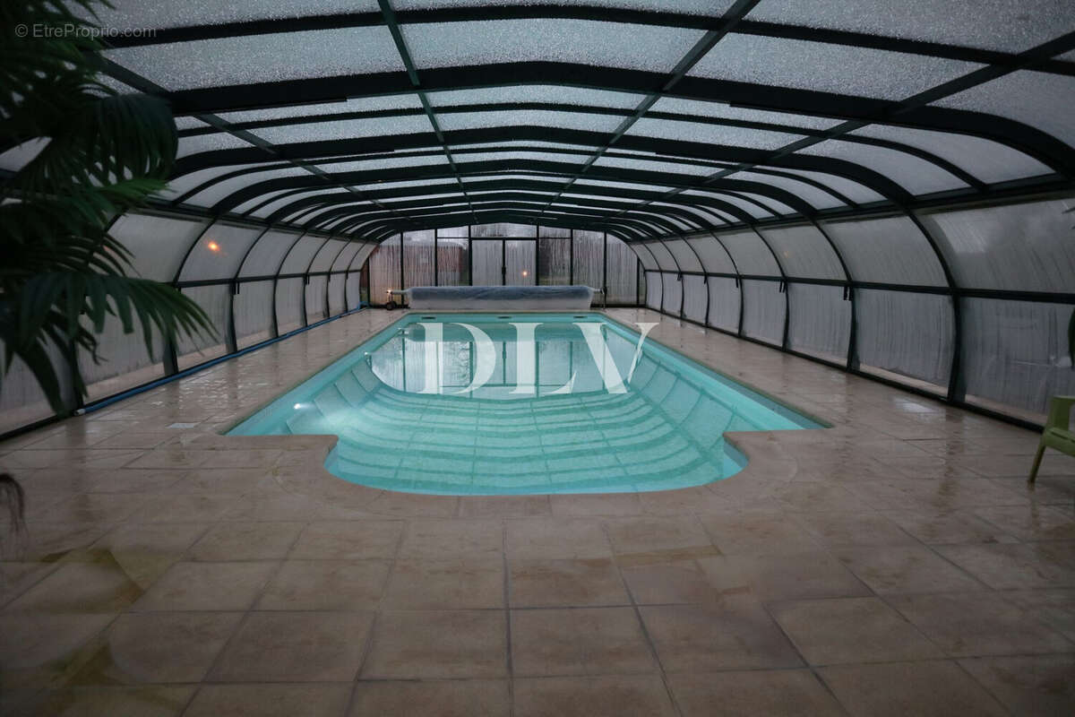 Terrain à MONTEREAU-FAULT-YONNE