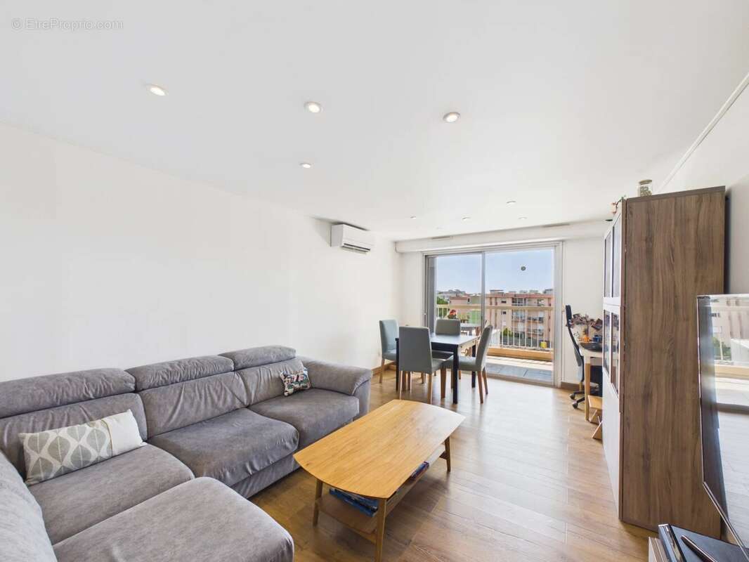 Antibes – quartier des combes – 3 pièces d'angle avec grande terrasse, garage et cave - photo 3