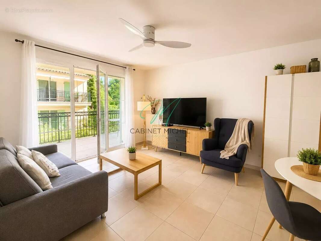 Appartement à ROQUEFORT-LES-PINS