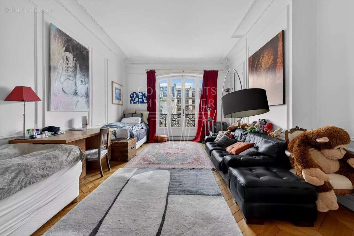 Appartement à PARIS-16E