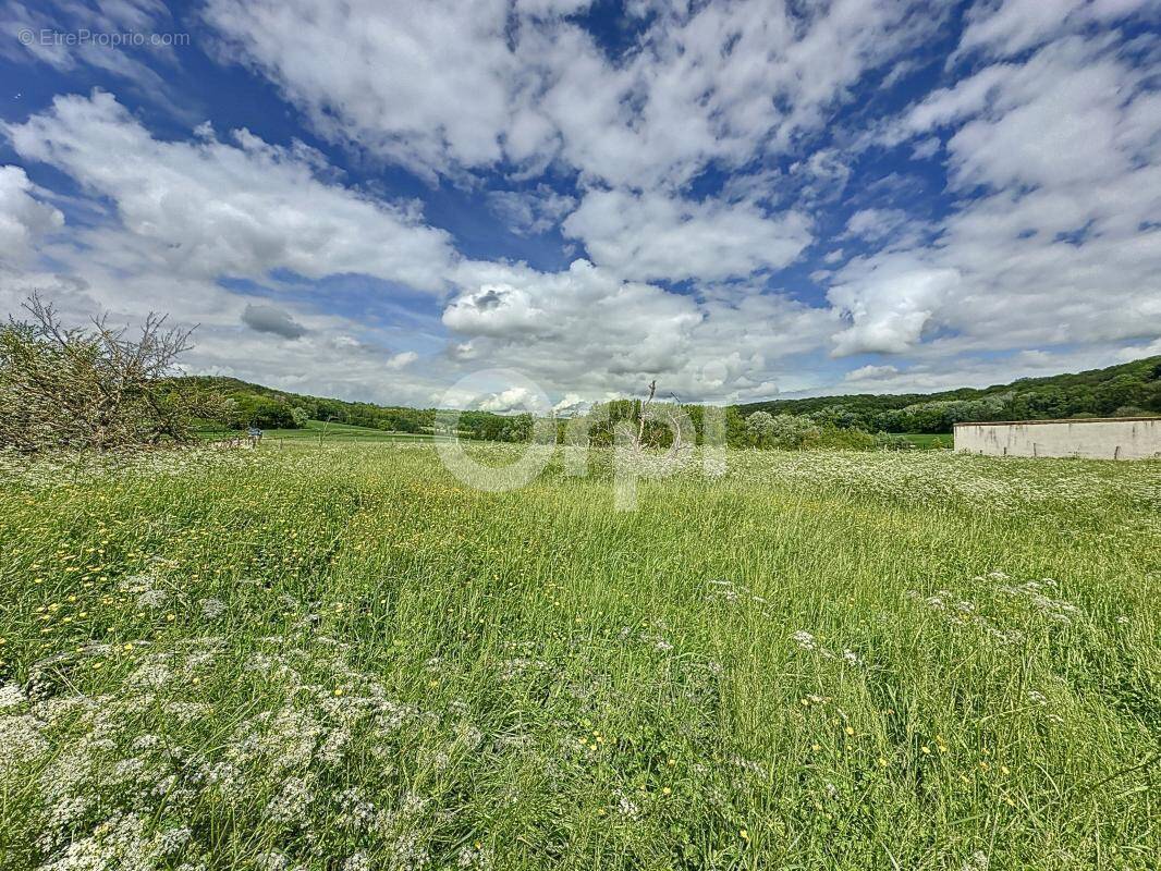 Terrain à CHEVINCOURT