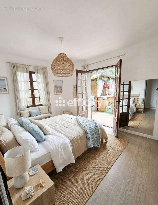Maison à LA GARDE-FREINET