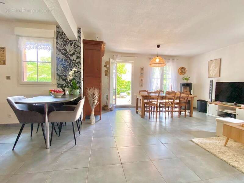 Maison familiale – 113 m² – 4 chambres – jardin – garage – glos (14100) - photo 2