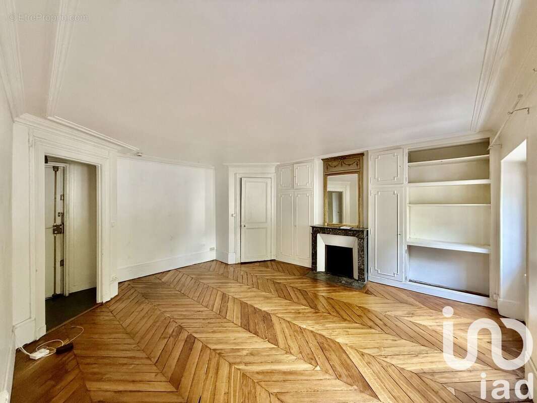 Appartement 70 m² à Paris-9e  - photo 4