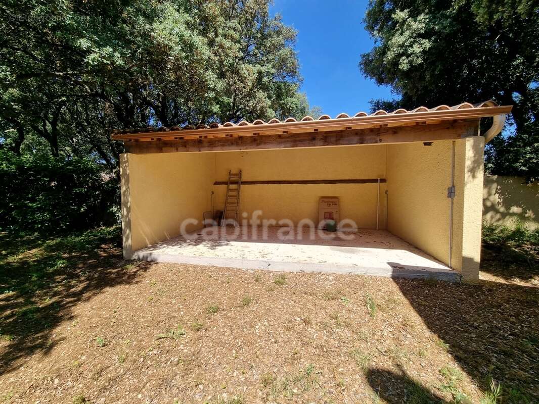 Villa de plain-pied de 156m² avec 6 pièces + une dépendance - Terrain arboré de 1400m² avec Piscine - (34160) - photo 20