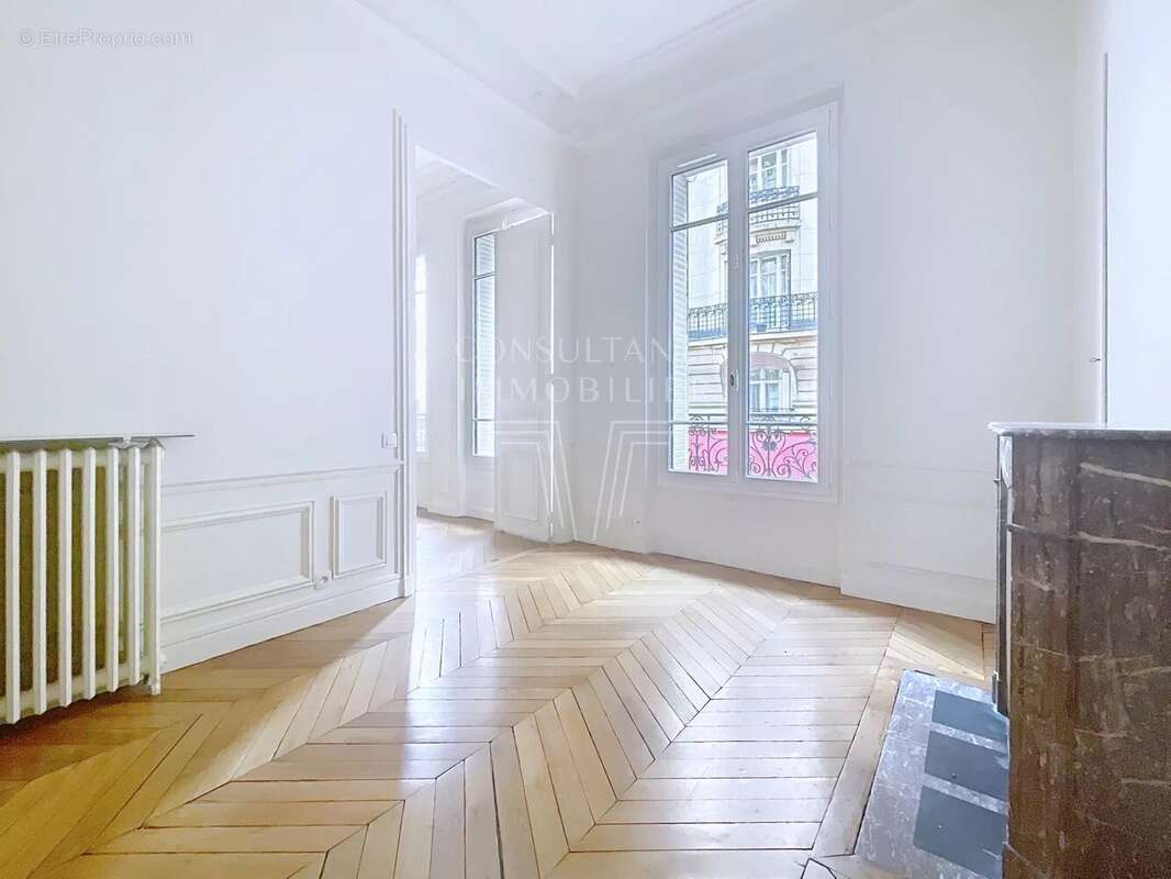 Appartement à PARIS-17E