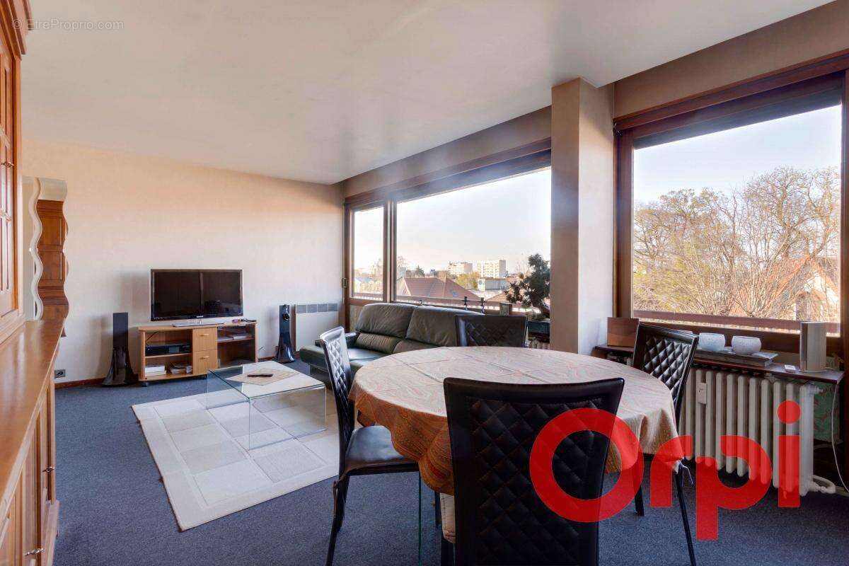 Appartement à LES PAVILLONS-SOUS-BOIS