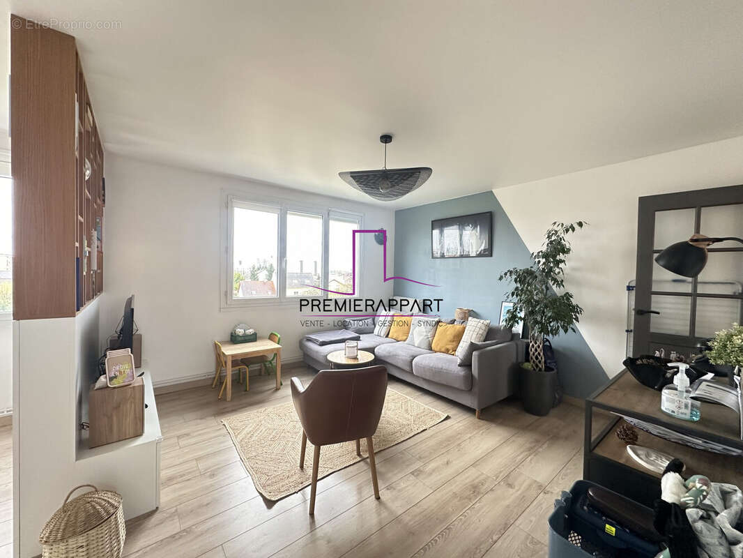 Appartement à HOUILLES
