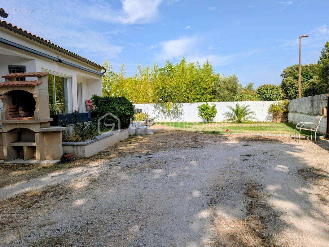 Maison de plain-pied d'environ 110 m² – Castillon-du-Gard - photo 12