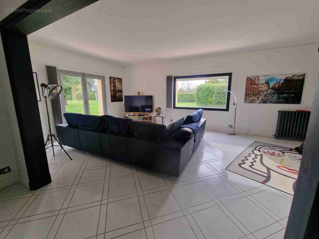 Maison d'architecte sur grand terrain avec piscine - photo 10