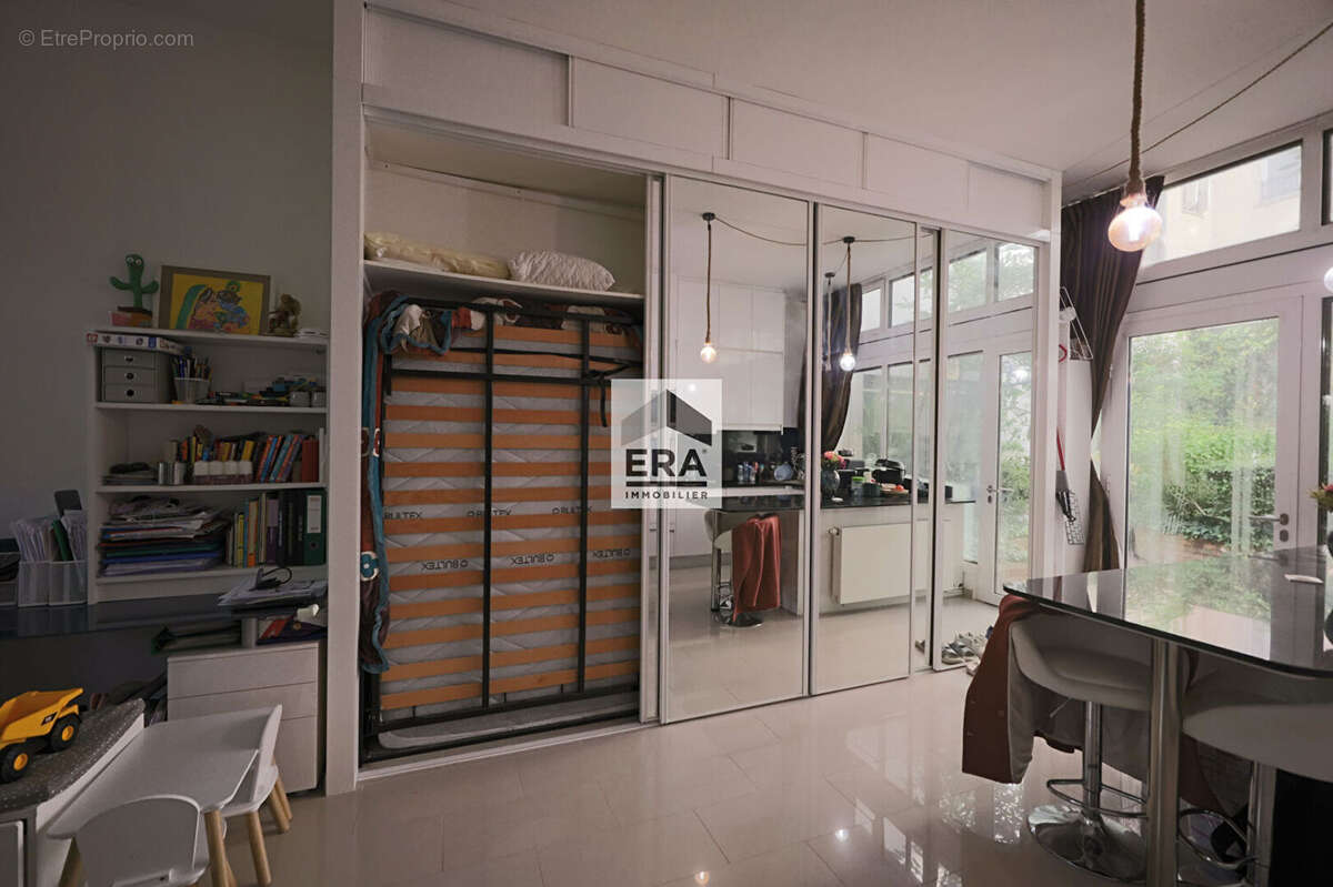 Appartement à PARIS-14E