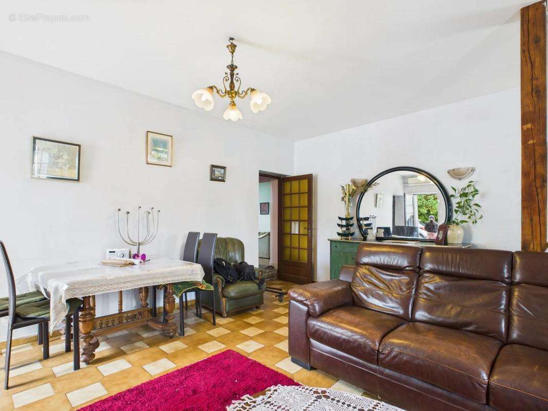 Maison à SEREZIN-DU-RHONE