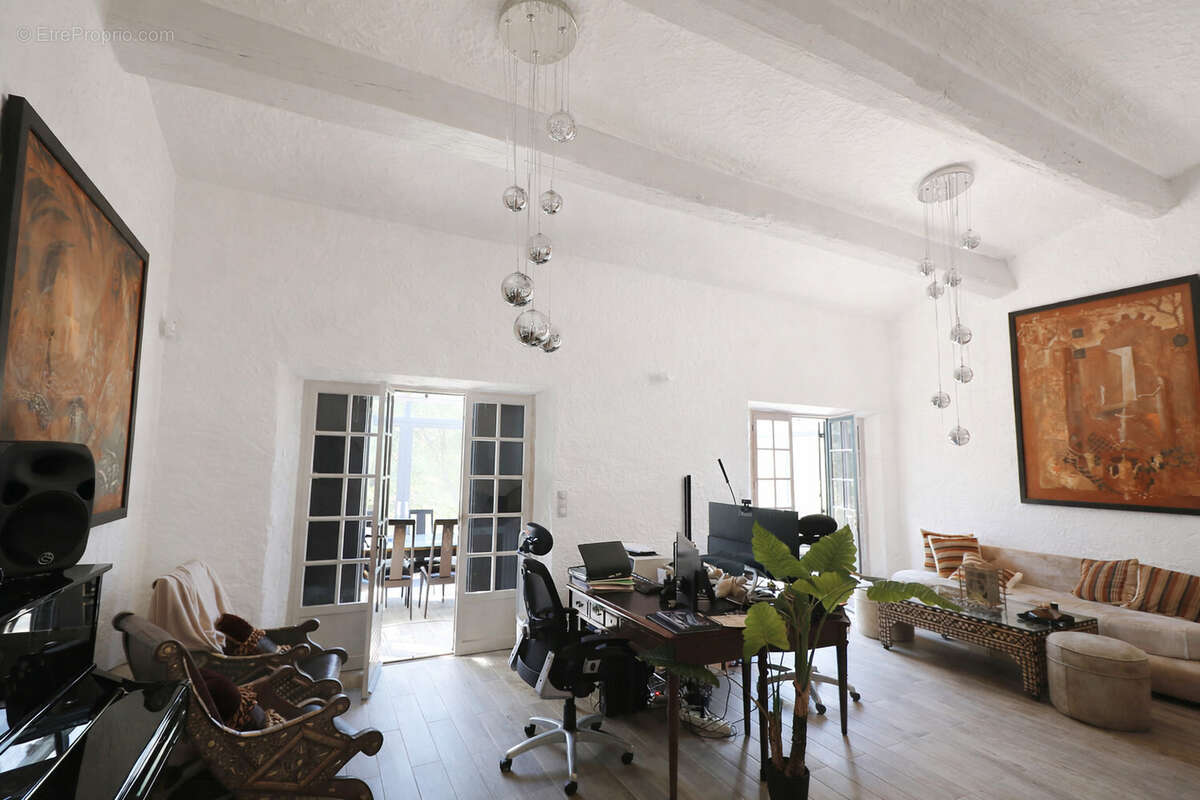 Maison à VALBONNE