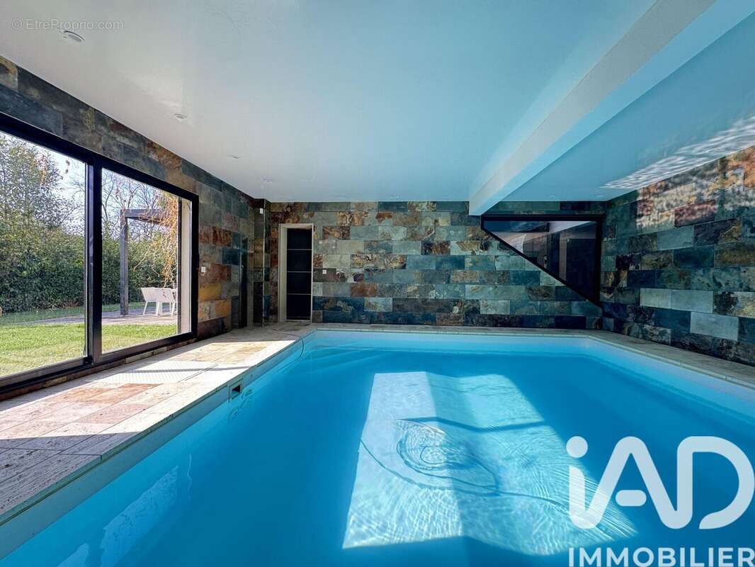 Maison 400 m² à Saint-Leger-En-Yvelines  - photo 2