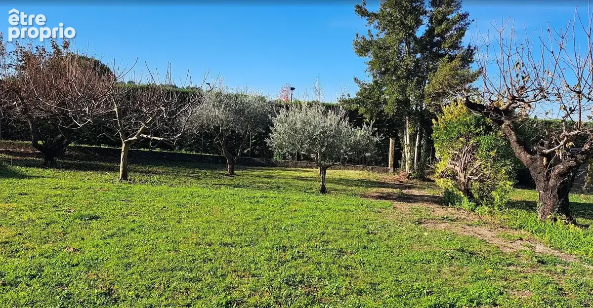 Terrain à PERNES-LES-FONTAINES