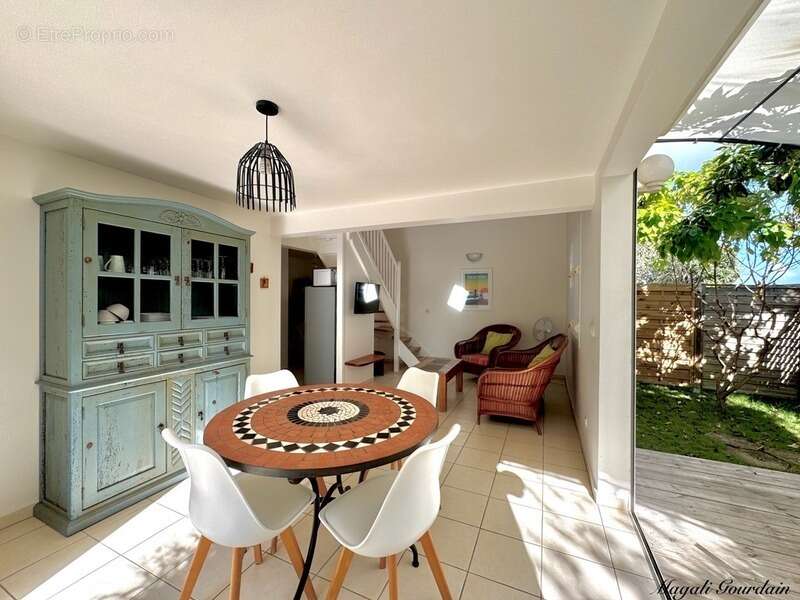 Saint-françois – à 100 mètres de la mer, ensemble immobilier de 3 villas indépendantes - photo 9