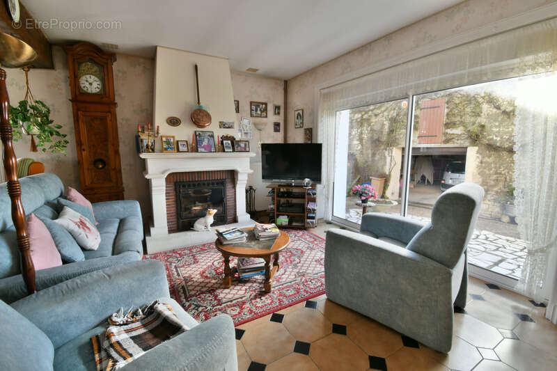 Maison à LES NOUILLERS