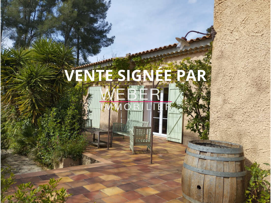 LE BEAUSSET - Maison de plain-pied 152 m2 piscine terrain 2500 m2 - photo 9