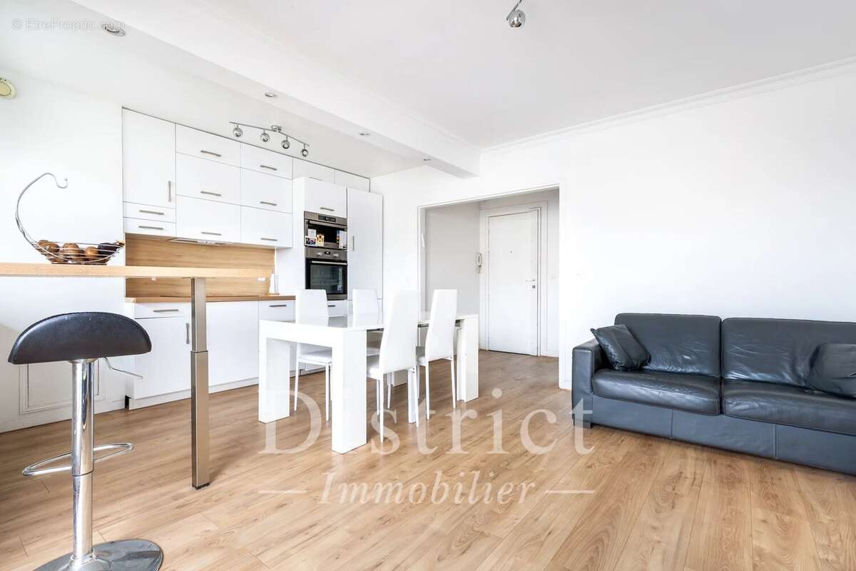 Appartement à PARIS-15E