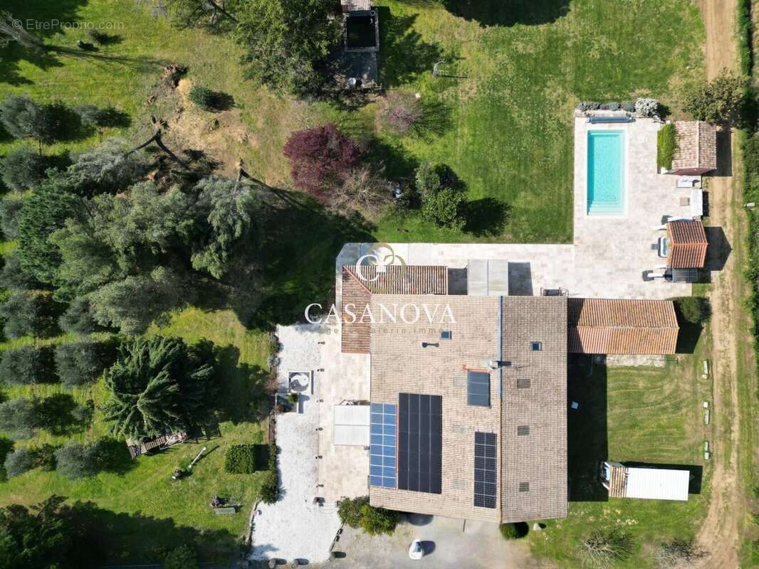 Propriété 5 hectares - Villa et dépendances :  331 m2 habitables - piscine - oliveraie - enclos chevaux - photo 4