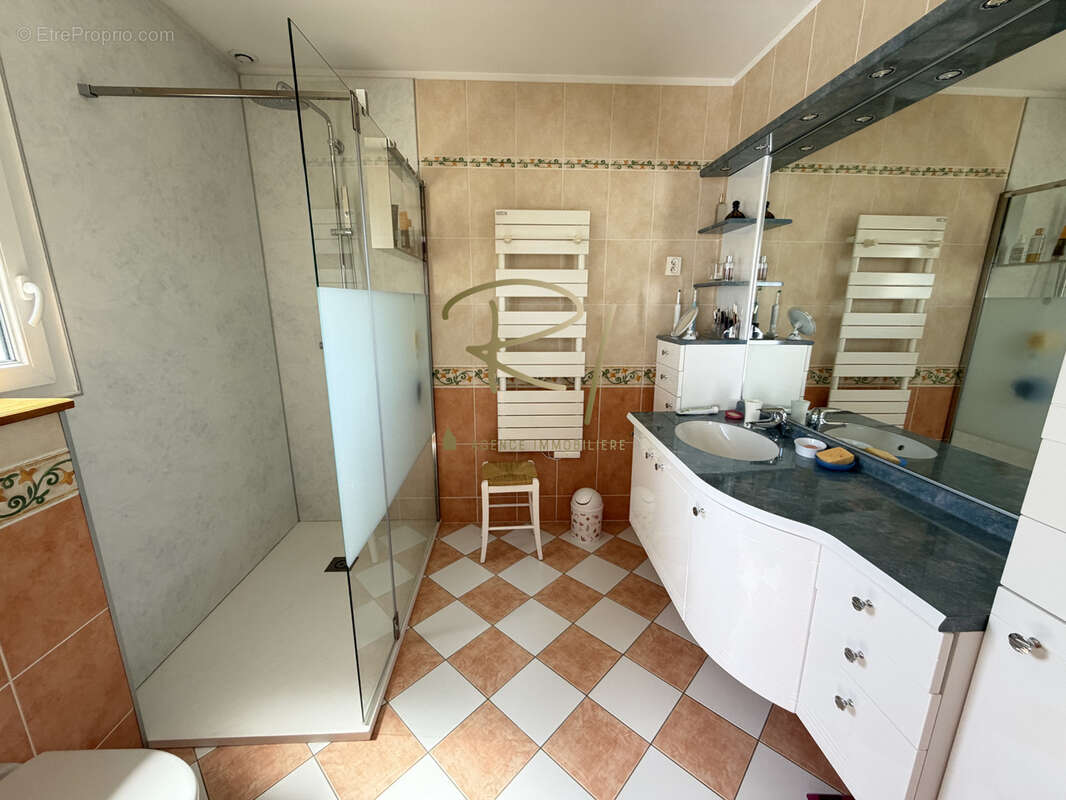 Ruoms belle villa avec piscine - photo 10