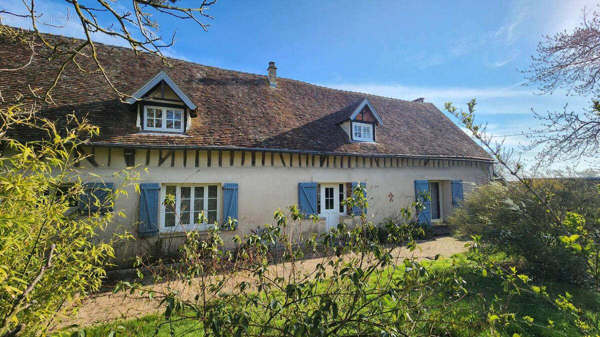 Maison à TREMBLAY-LES-VILLAGES