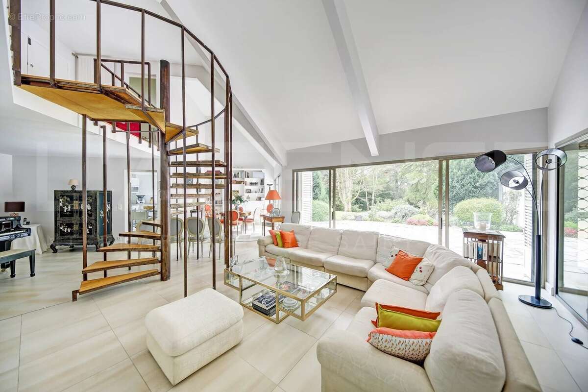 Maison à CRESPIERES