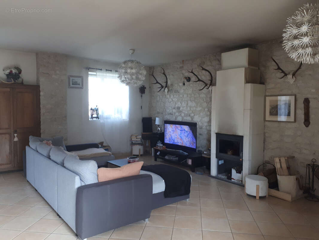 Maison à VAUX-SUR-VIENNE