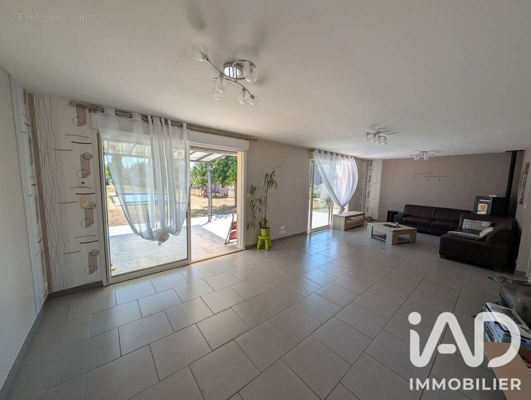Maison 113 m² à Bassac  - photo 7