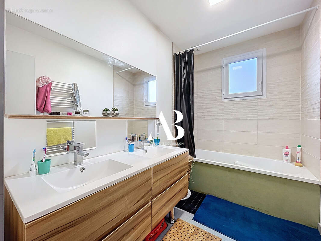 Maison à VILLENEUVE-LES-BORDES