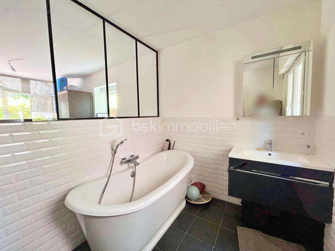 Maison à NEAUPHLE-LE-VIEUX