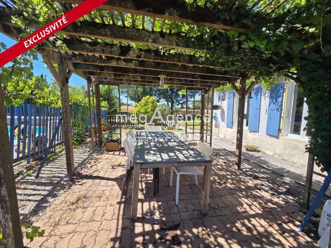 Propriété avec maison, 2 gîtes, 2 piscines et dépendance - Saint-Loup (17380) - photo 19